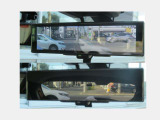【インテリジェントルームミラー】後方のカメラ画像が映し出されるので、乗員や荷物でさえぎられがちな後方視界をクリアに保ちます♪