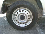 タイヤサイズは、175/80R15です。