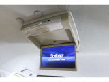 後席モニター付きです♪♪使用しない時には格納も可能です◎これで2列目の同乗者も渋滞や長いドライブも楽しくなりますね♪♪♪