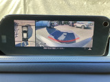 狭い場所での駐車やすれ違いなどでより的確な運転操作に役立つ360&deg;ビューモニターが装備されています。