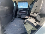 リアシート座席チップアップにて、背の高い荷物の積載が可能です。