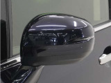 ◆ドアミラーウインカー◆ドアミラーにウインカーを装備しています。対向車に自身の進行方向を合図し安全に運転できます。