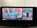 アラウンドビューモニターは真上から見下ろした様に車の周囲を表示することで、駐車時の安全性と利便性を高めます。