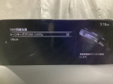 カメラが車線を認識してはみ出しそうになるとステアリングアシストが介入するレーン・キープ・アシストシステムを装備しております。お好みで作動・非作動の設定も可能です。