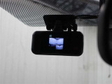 交通事故処理の迅速化等、運転中の「万が一」を記録してくれ、もしもの時も心強いドライブレコーダーを装備しています。