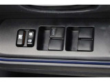 スイッチ一つで窓を開け閉めできるパワーウィンドウスイッチです。