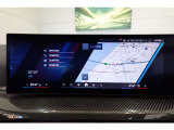 クルマの頭脳ともいえる、管理システム、iDrive。ナビだけではなく、オーディオ操作や車両情報の表示などをコントロールできます。便利さと安全性の向上にも繋がっています。