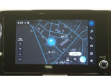 ディスプレイオーディオ(コネクティッドナビ対応)PLUS搭載。T-Connectご契約で2029年5月まで無償で利用できるナビ(期限到来後は有償)と、解約後も利用できる車載ナビが搭載されています。