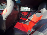 メルセデス・ベンツの定める厳しい基準をクリアしたお車のみをご案内させて頂きます。納車前整備はメーカー規定に基づき当店3Fの指定工場で入念に行なわれます。熟練のメカニックがお客様のお車を整備致します。