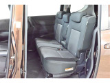中古車をキレイで気持ちよくお乗りいただけるよう、エンジンルームからシートを外した洗浄まで、目に見えない部分も徹底的に洗浄しています!