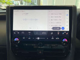 多彩な情報を鮮明に映し出すフル液晶メーターです。ドライビングに必要な情報を先進的なグラフィックで表示し、コックピットに知的な未来感と安心感をもたらしてくれます。