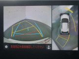 パノラミックビューモニター付きです。車両を上から見た様な映像を画面に表示。運転席からの目視だけでは見にくい、車両周辺の状況をリアルタイムでしっかり確認出来ます。