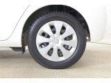 純正15インチスチールホイルでフルキャップです。タイヤサイズは175/65R15になります♪