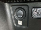 [アクセサリーソケット]こちらから電源が取れますので、車内での電化製品のご利用ができます♪