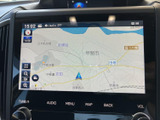 地図上に現在地や周辺の道路、地名が表示され、走行前に目的地周辺を確認するのに便利です。画面左側には縮尺変更などのボタンがまとまり、必要な情報を見つけやすい配置になっています。
