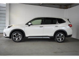 スバルの4WD(AWD)は直進安定性に優れ、日常走行から高速走行まで、さまざまなシーンで安心感に満ちた走りが愉しめます。それは悪路や泥道など左右のタイヤの路面状況が異なるシーンでも変わりません。