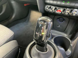 弊社お客様より頂いた下取車やデモカーが在庫の殆どを占めています。車の経歴や整備記録が分かり、ご安心してお車をお選び頂ける正規ディーラーならではのラインナップでございます。