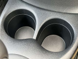 とても使いやすい位置にドリンクホルダーを設置しております!