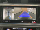 クルマを上空から眺めるような映像と合わせて車両後方の映像を確認できるので夜間駐車も、より安全に駐車する事が可能です。
