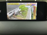 停車中にテレビ番組を視聴でき、待ち時間も車内で過ごしやすくなります。画面に映像が表示されるため、休憩中などに気分転換したいときにも便利な装備です。
