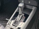 手に馴染むシフトノブで扱いやすく、快適な運転を支えます。