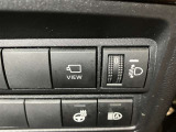 【パノラミックビューモニター】映像で、見づらい車両周辺の確認をアシスト。クルマを真上から見ているような映像を表示。 運転席から確認しにくい車両周囲の状況を把握。