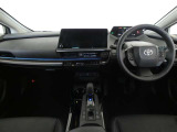 運転席・助手席を入れたインストルメントパネル全体画像です。