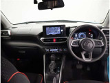 オシャレなインテリアで運転する気分も盛り上がりますよね^^