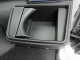 カップホルダーは運転席や助手席からちょうど手の届く位置です!!