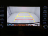 バックモニター装着車は後退時の強い味方です♪車庫入れや縦列駐車の際、後退操作の参考になるガイドラインをナビ画面に表示します。
