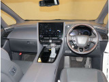 オシャレなインテリアで運転する気分も盛り上がりますよね^^