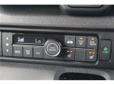 オートエアコン付です。簡単操作で快適に車内温度をコントロールします。