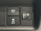 機能制御用のスイッチはステアリング右奥に集約されておりますので、運転の邪魔になりません!