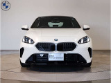 【キドニーグリル】BMWは約90年もの間、ほぼ全ての車両にひと目でBMWだと分かるこの特徴的なフロントグリルが備えられ、デザイン・アイコンとして親しまれてきました。