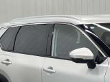 プラスチックバイザーがない分デザインもすっきり★洗車の時の窓拭きもラクラクです!