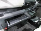 インストスライドボックス ティッシュボックスがまるまる一つ入るボックスです運転席からも開け閉め可能です