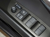 電動格納式ドアミラー・パワーウインドウを装備しています。
