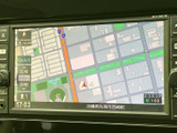 道路や建物の位置関係が色分けで表示され、現在地周辺の様子を確認しやすい地図画面です。画面内の案内情報とあわせて、行き先までのルート確認にも役立ちます。