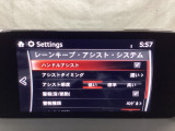 ハンドル操作をアシストすることにより車線からの逸脱回避を支援します。