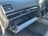 ★グローブボックス:車検証や小物はここに収納できるので車内をすっきりと保てます!