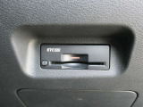 純正ETC2.0付 料金所もスムーズに通れ、割引料金の適用もあります。ビルトインできれいに収まっており、見た目もスマートです。