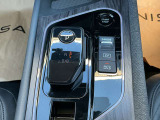 電制シフト。手のひらで包むようにして、手首を軽く動かすだけでシフトできる、マウス感覚のシフト。