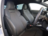 高級家具のような質の高いレザーを採用するのはAudiのクルマづくりの哲学のひとつです。体の大きなドイツ人が座っても頑丈な耐久性があります。シートヒーター付きですので冬でも大変心地良く運転をして頂けます