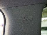 側面衝突時にカーテンの様にエアバックが開きます。(開くには条件があります。)
