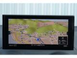 地図を見やすく表示するナビゲーション。日常の移動から初めての旅先まで、目的地への道案内に役立ちます。