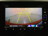 バックでの車庫入れも安心です!リアカメラが付いているバックモニター付のナビを装備しております。操作線もついており距離感も画面から確認できます。