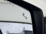 ブラインドスポットで死角に入った後方車両を検知してくれます。