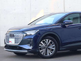 ●Audiが最初に採用したLEDポジショニングランプ。シャープなラインで昼間でも点けていたいと思うほど上品でオシャレです。夜間走行時はさらに目立ちます!