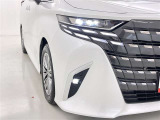 フォグランプ装着車です。暗い夜道の車両前方を明るく照らします