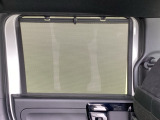 【ロールサンシェイド】は太陽光を防ぐので冷房の効きを良くする効果もあります。エアコンを控えめにすれば燃費向上も見込めます。